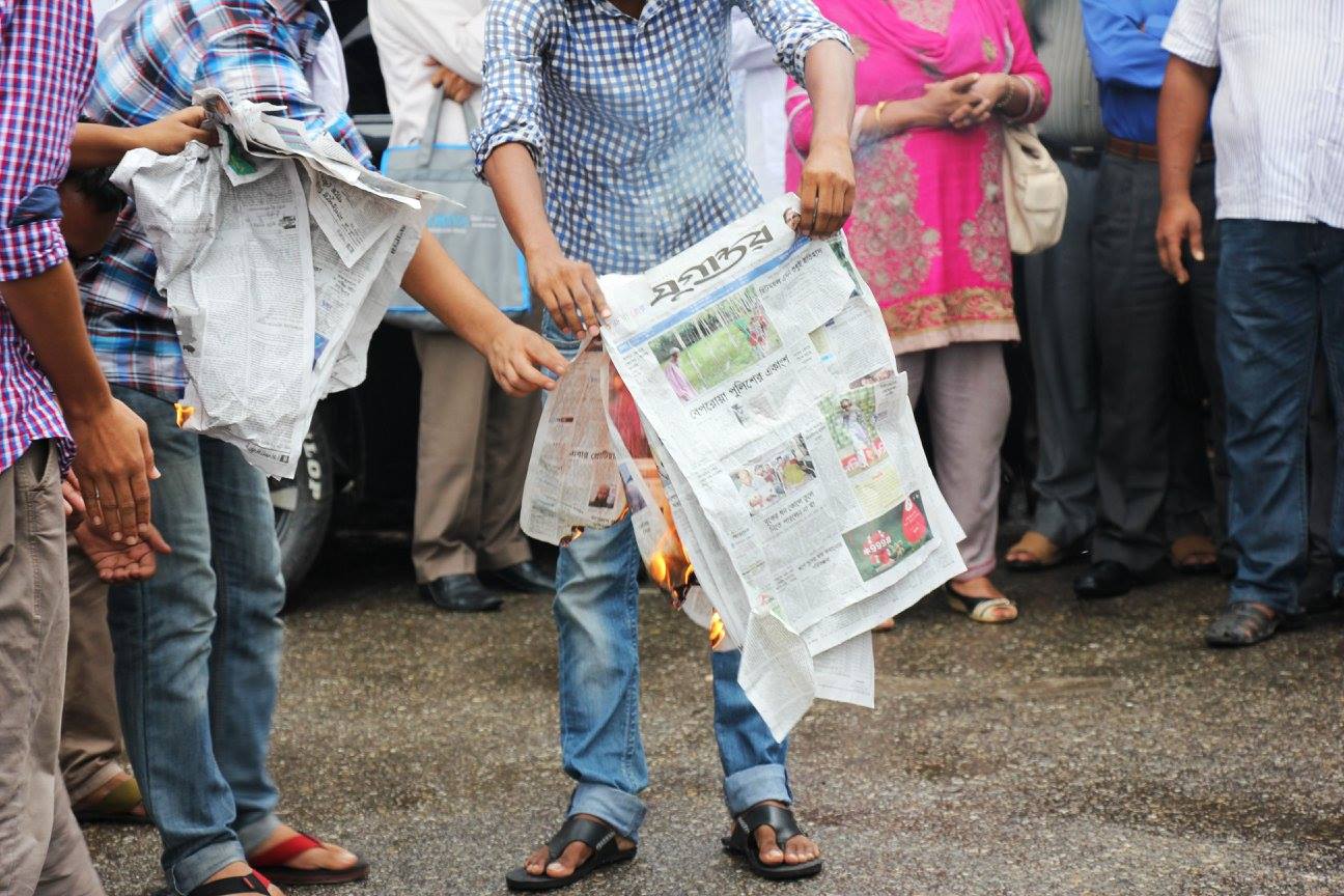 বিএমএ খুলনা শাখার উদ্যোগে ডা. মীমের উপর হামলা অসদাচরণের প্রতিবাদে বিক্ষোভ সমাবেশ পালিত