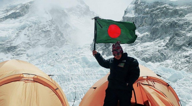 এভারেস্ট জয়ের  পথে ঢাকা কমিউনিটি মেডিকেল কলেজ ছাত্রী