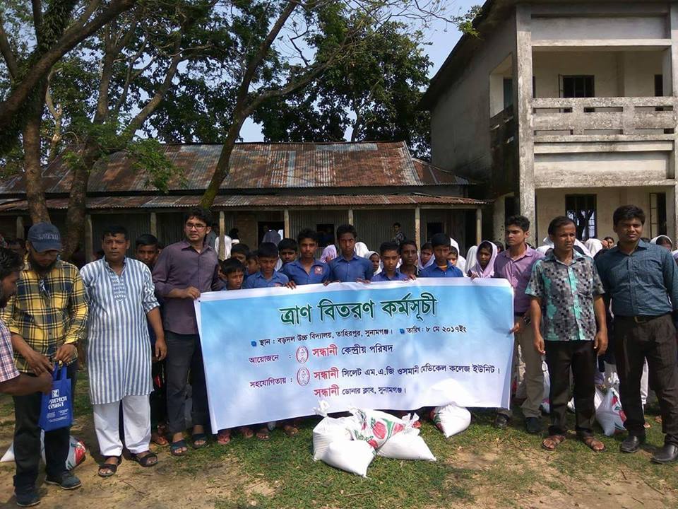 বন্যাদুর্গতদের পাশে দাড়াল সন্ধানী