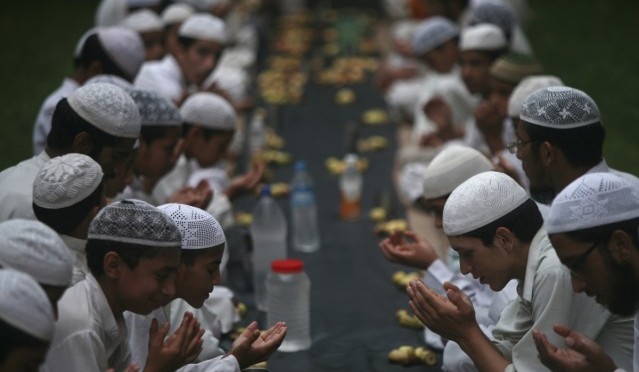 FASTING IN RAMADAN NOT A BURDEN AT ALL !