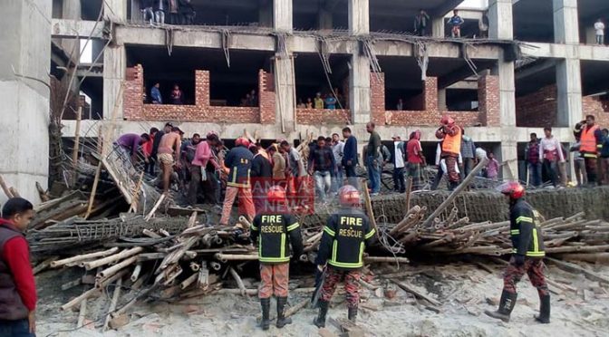 কুষ্টিয়ায় নির্মাণাধীন মেডিকেল কলেজ হাসপাতালের ছাদে ধস