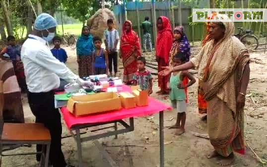 খোলা আকাশের নিচেই সেবা কার্যক্রম চলছে ফুলগাজীর দক্ষিণ বরইয়াতে