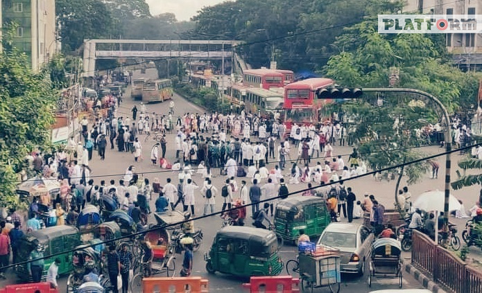 সেশনজট মুক্ত শিক্ষাবর্ষের দাবিতে মেডিকেল শিক্ষার্থীদের আন্দোলনে উত্তাল শাহবাগ